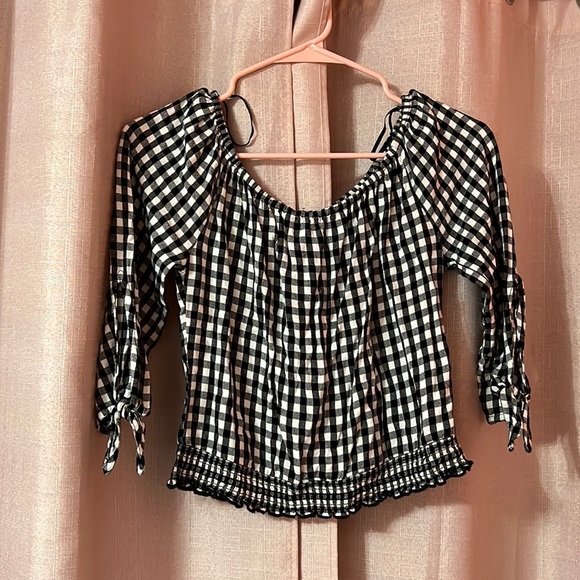 Hollister Tops - hollister off-shoulder top